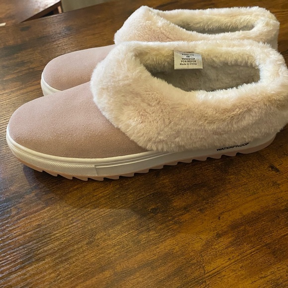 !Blondo Suri Slip On Suede Sneaker 8 - Picture 3 of 10